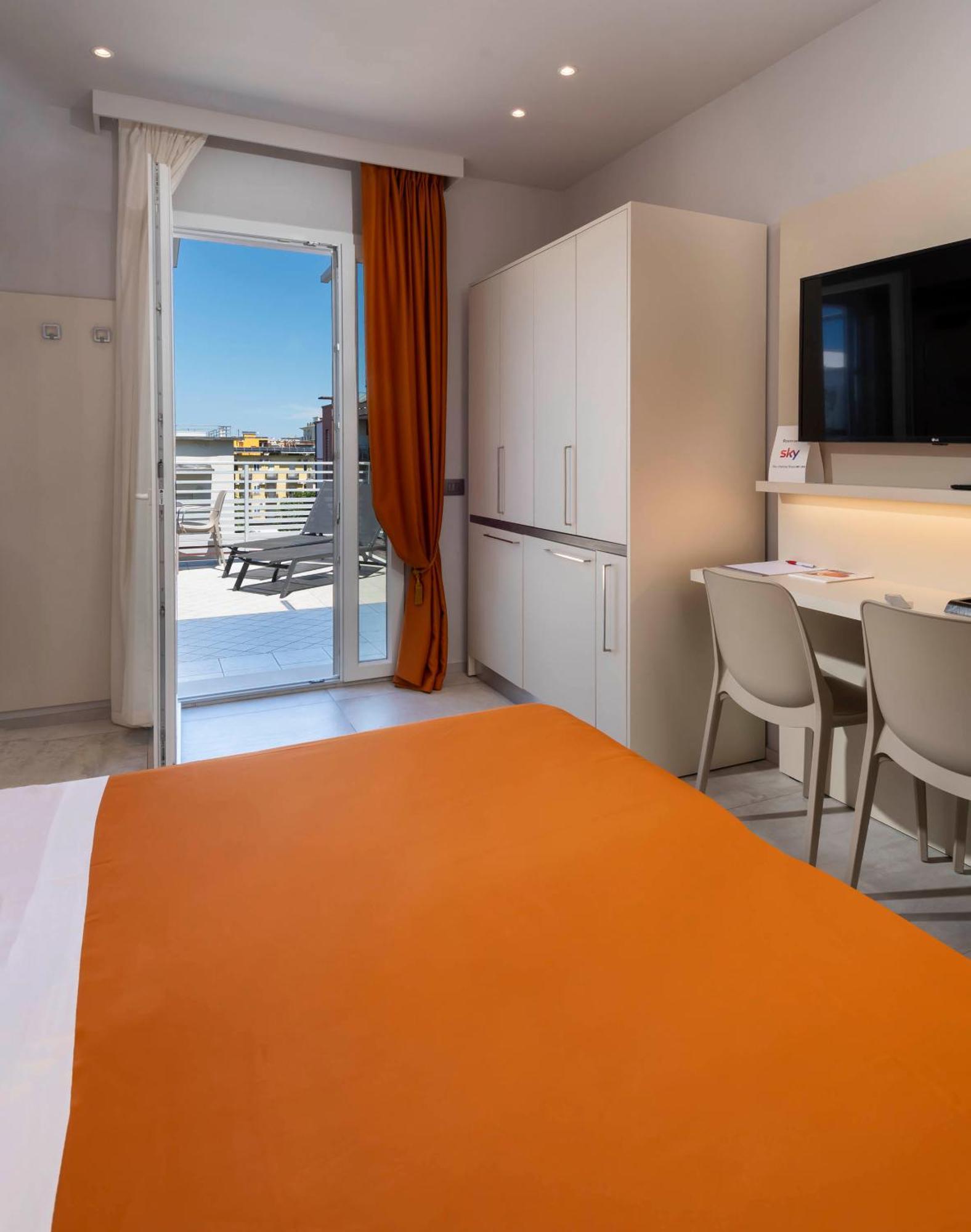 B&B Primrose Residence Hotel ริมินี ภายนอก รูปภาพ