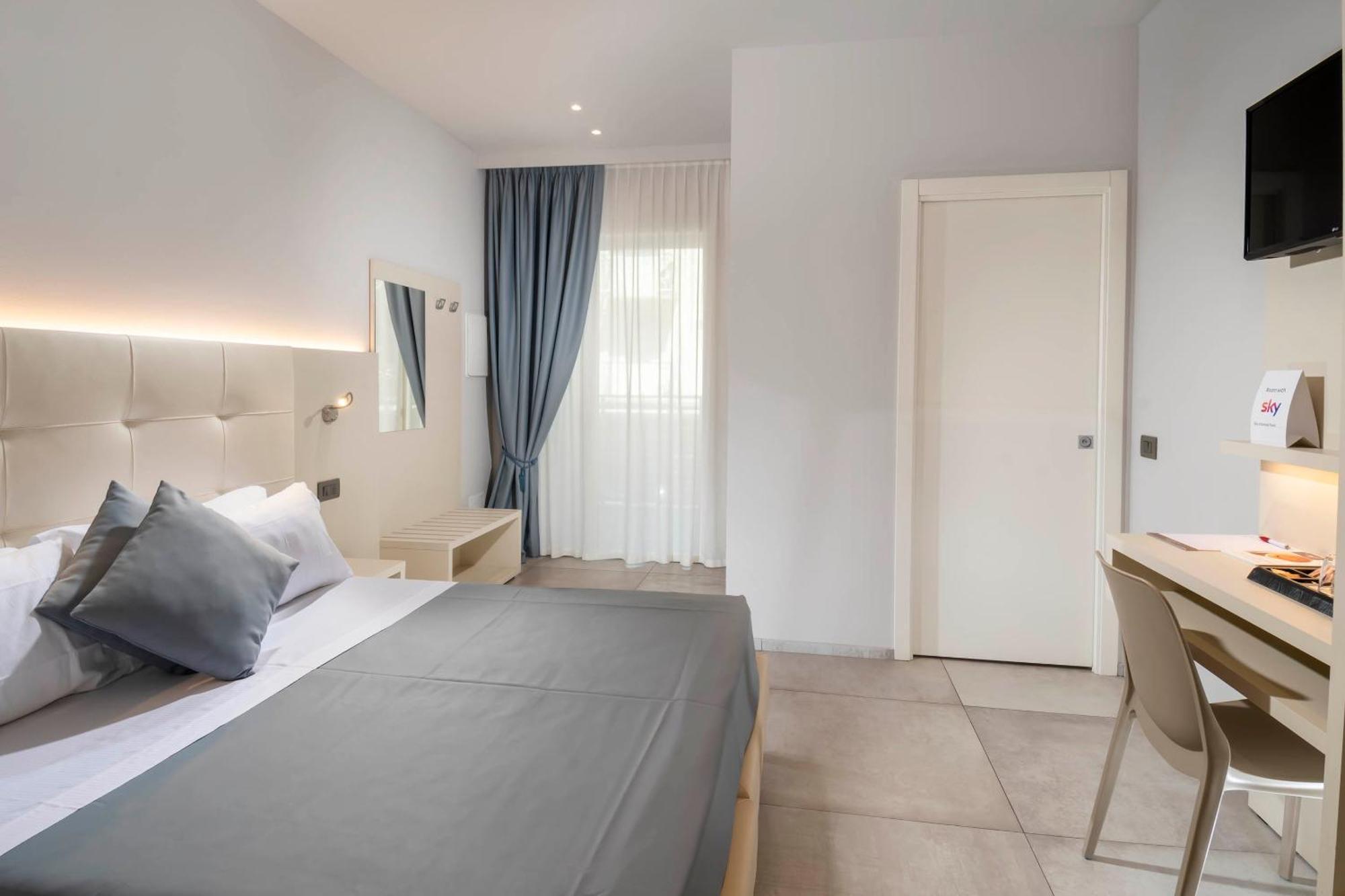 B&B Primrose Residence Hotel ริมินี ภายนอก รูปภาพ